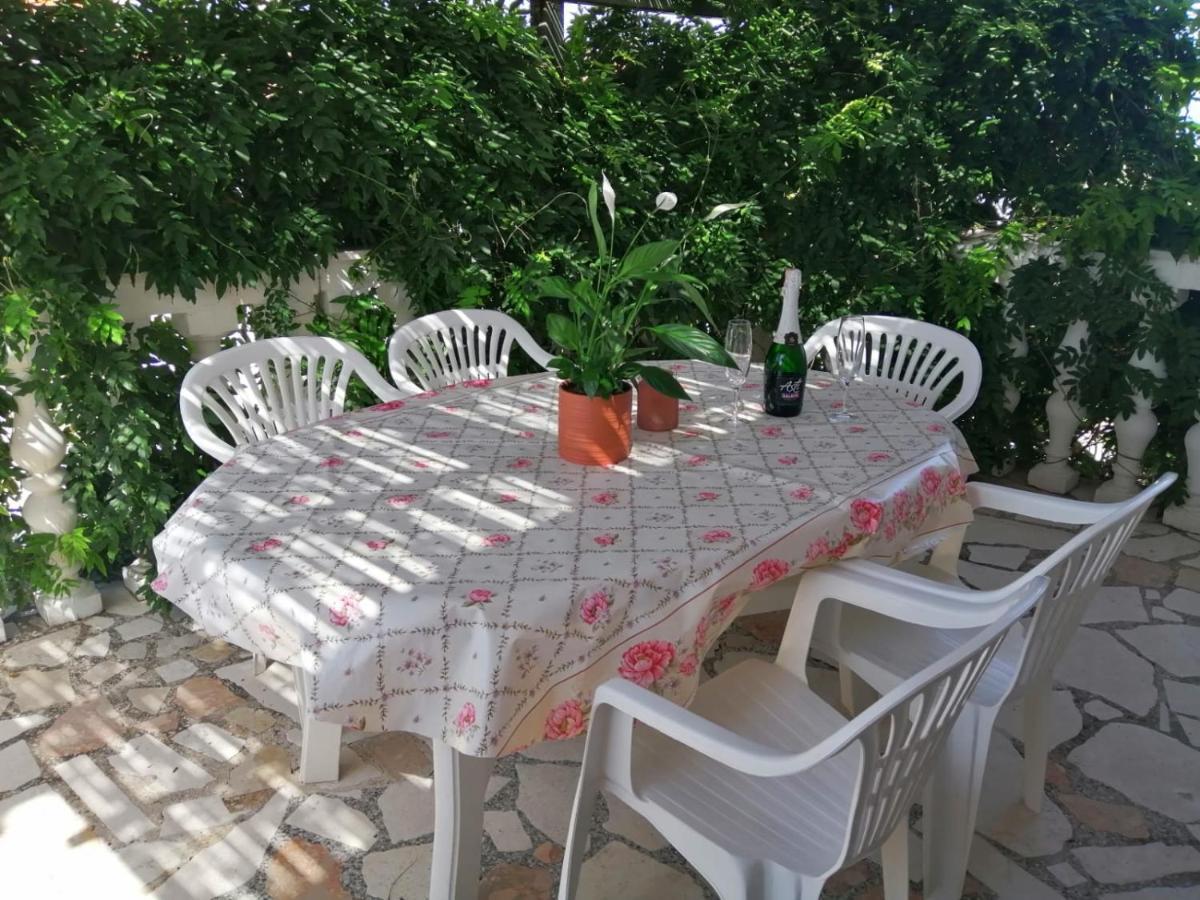 Apartmani Zmiric Primošten Exterior foto