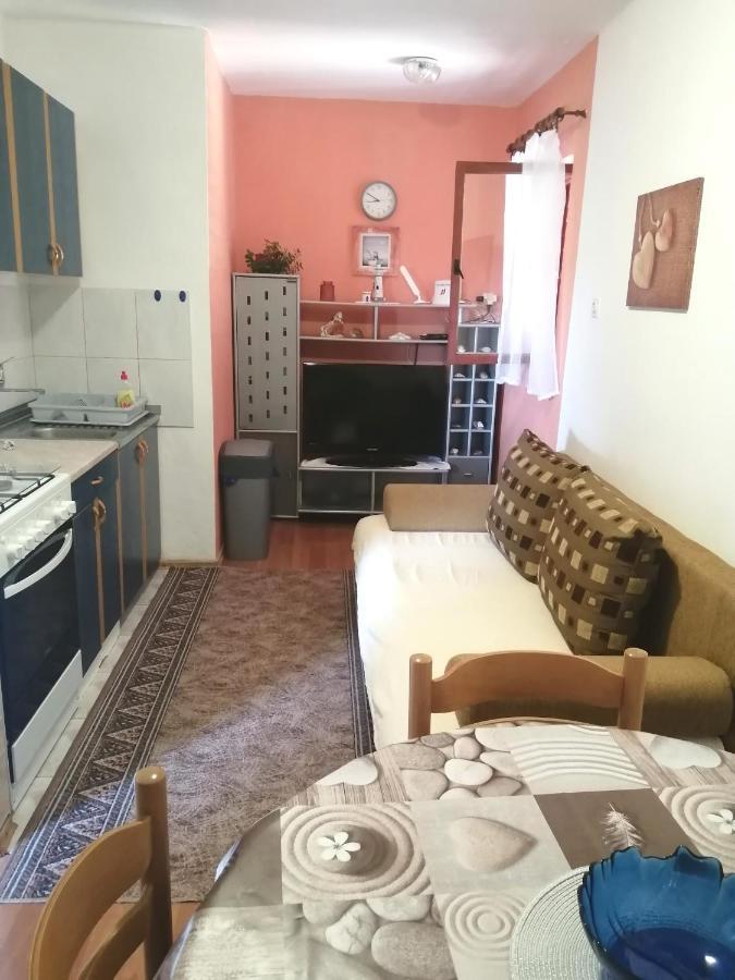 Apartmani Zmiric Primošten Exterior foto